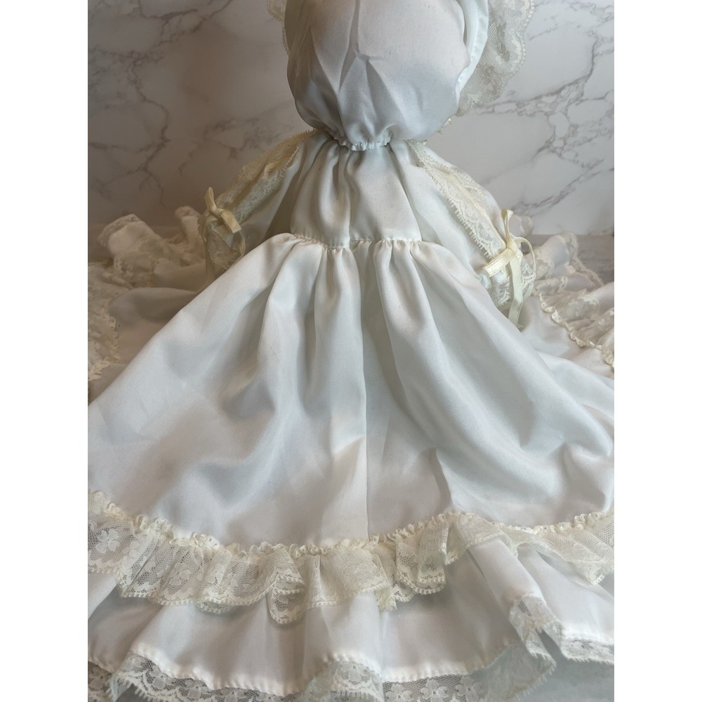 Vintage  Porcelain Doll In A Christening  Dress And Bonnet 10" - Picture 13 of 13